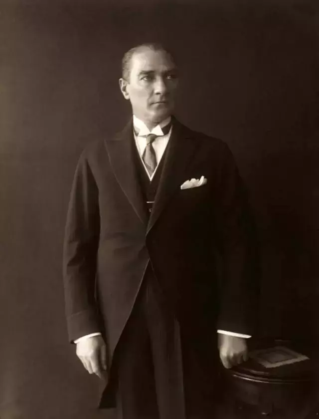 Atatürk’ün 1927’deki Fotoğraf Çekiminden Video Görüntüleri Ortaya Çıktı