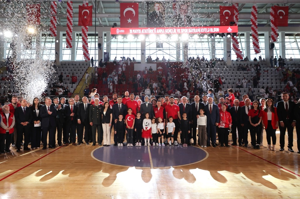 AFYONKARAHİSAR'DA 19 MAYIS COŞKUYLA KUTLANDI