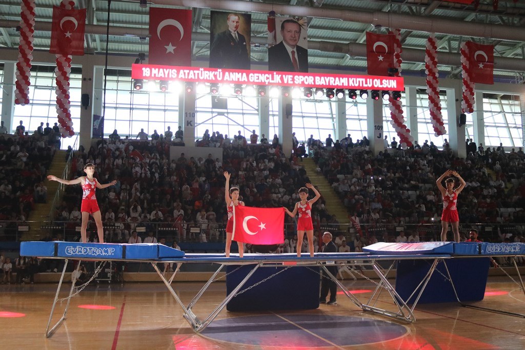 AFYONKARAHİSAR'DA 19 MAYIS COŞKUYLA KUTLANDI