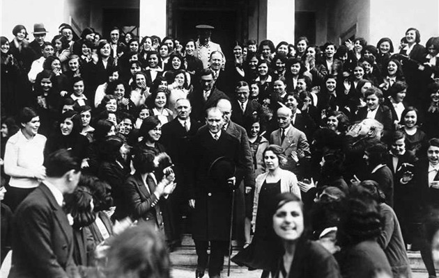 106 Yıllık Minnet! Sosyal Medyada Ata’ya Saygı Paylaşımları Zirvede