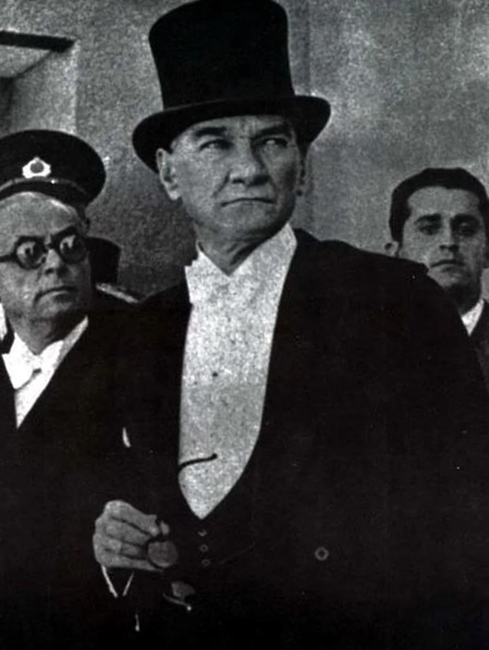 106 Yıllık Minnet! Sosyal Medyada Ata’ya Saygı Paylaşımları Zirvede