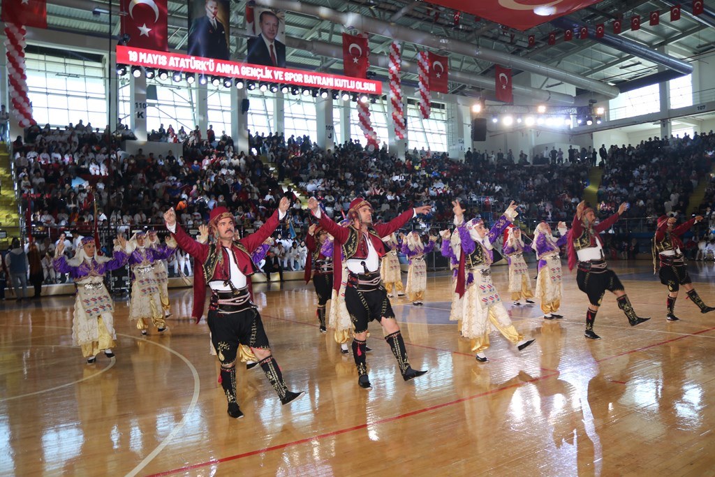 AFYONKARAHİSAR'DA 19 MAYIS COŞKUYLA KUTLANDI