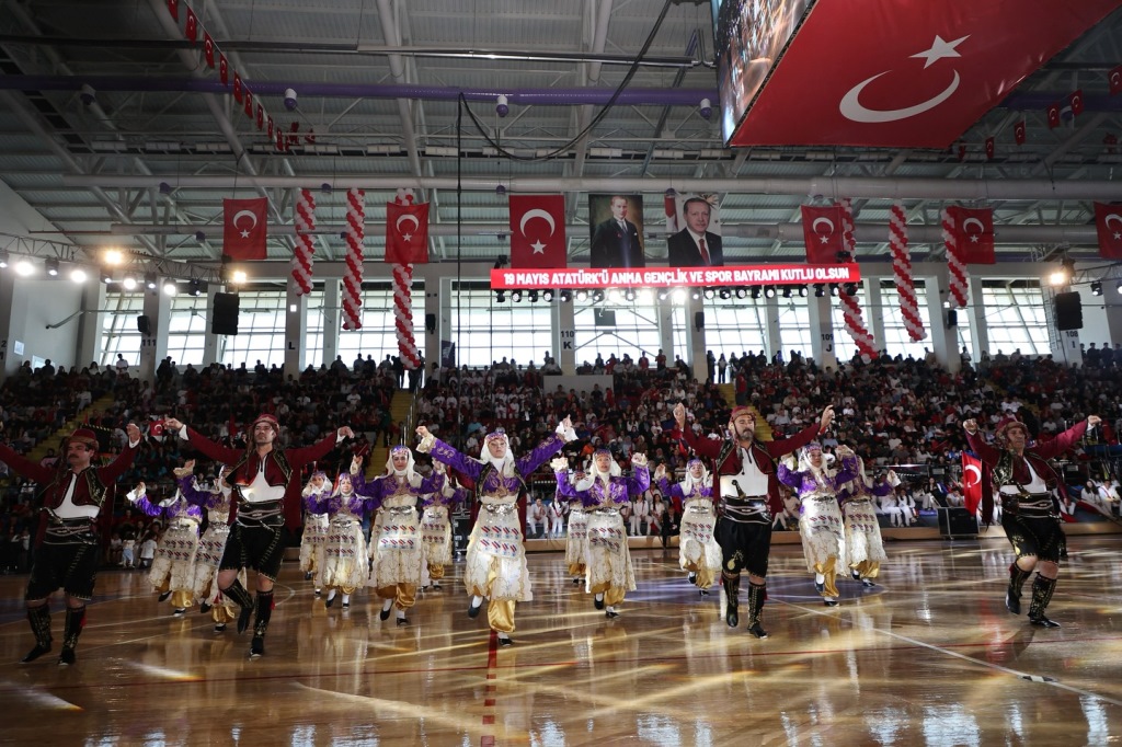 AFYONKARAHİSAR'DA 19 MAYIS COŞKUYLA KUTLANDI