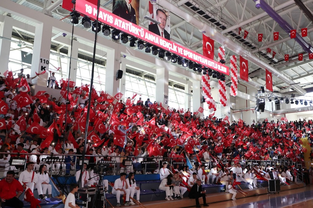 AFYONKARAHİSAR'DA 19 MAYIS COŞKUYLA KUTLANDI