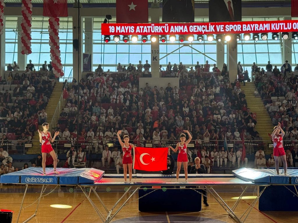 AFYONKARAHİSAR'DA 19 MAYIS COŞKUYLA KUTLANDI