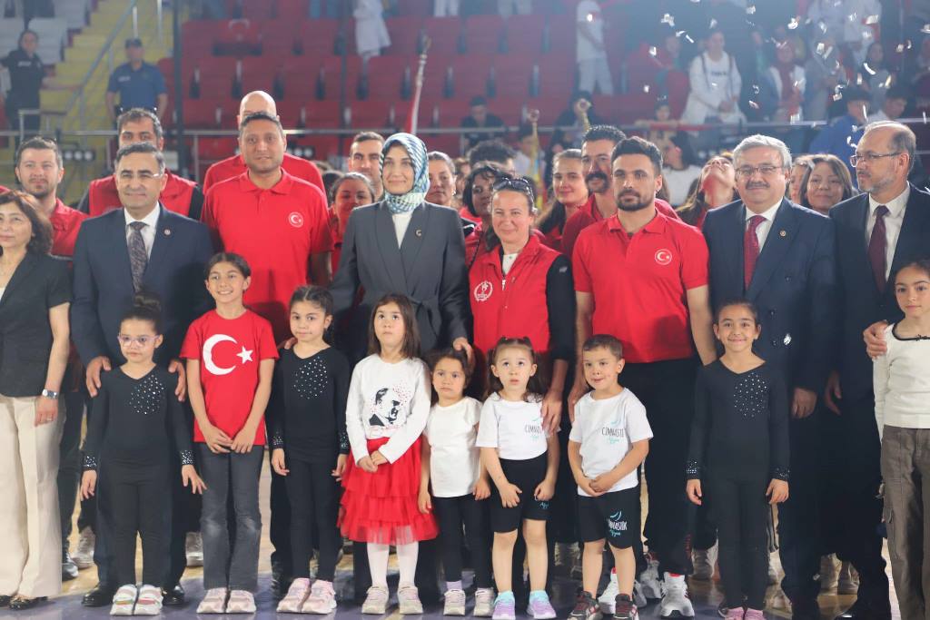 AFYONKARAHİSAR'DA 19 MAYIS COŞKUYLA KUTLANDI