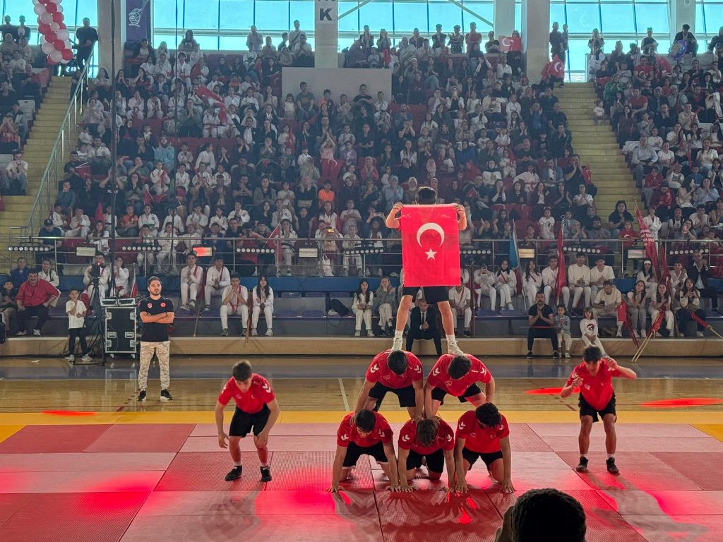 AFYONKARAHİSAR'DA 19 MAYIS COŞKUYLA KUTLANDI