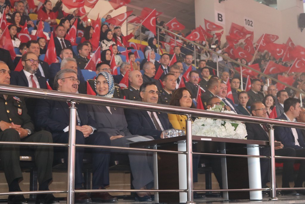 AFYONKARAHİSAR'DA 19 MAYIS COŞKUYLA KUTLANDI