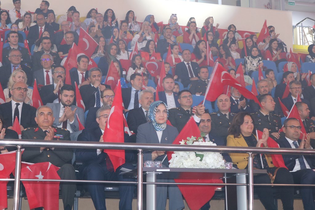 AFYONKARAHİSAR'DA 19 MAYIS COŞKUYLA KUTLANDI