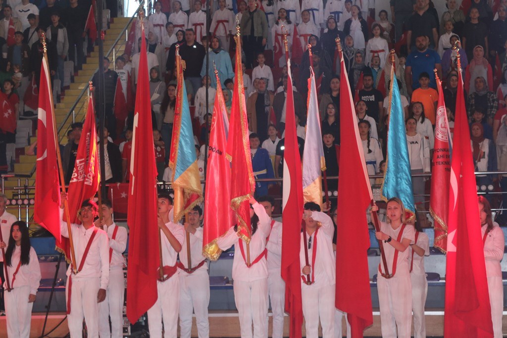 AFYONKARAHİSAR'DA 19 MAYIS COŞKUYLA KUTLANDI