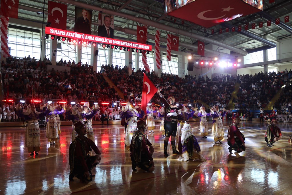 AFYONKARAHİSAR'DA 19 MAYIS COŞKUYLA KUTLANDI