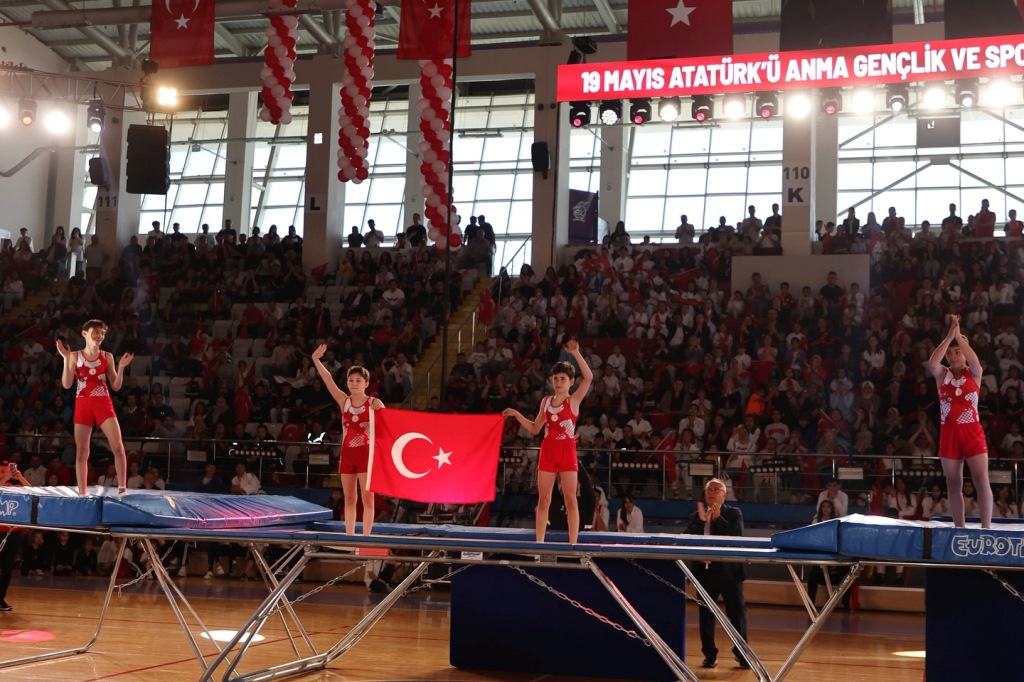 AFYONKARAHİSAR'DA 19 MAYIS COŞKUYLA KUTLANDI