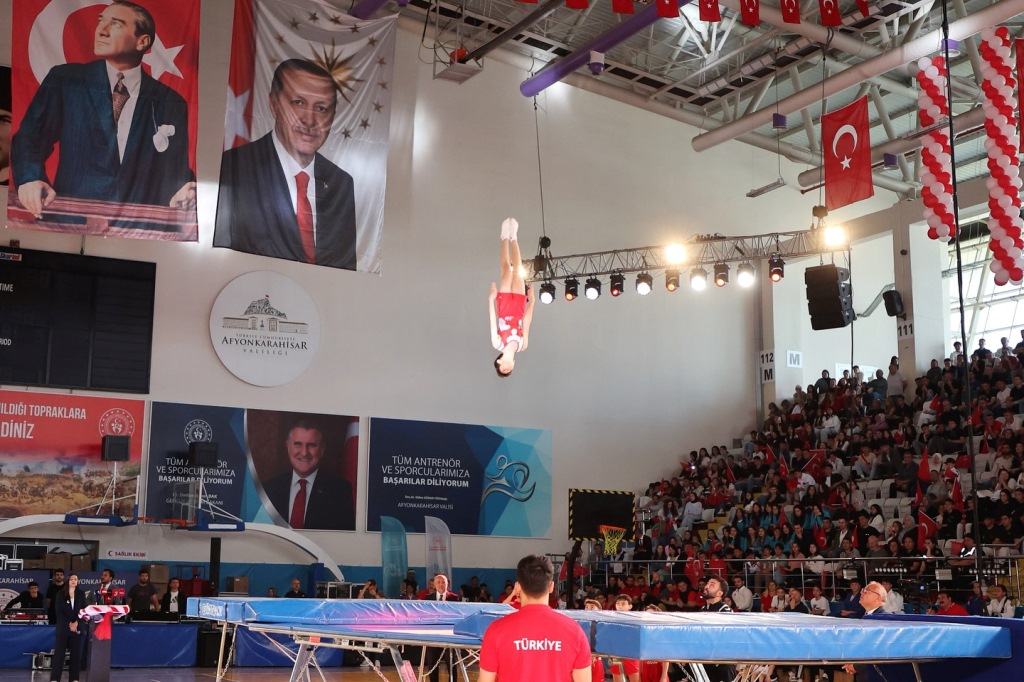 AFYONKARAHİSAR'DA 19 MAYIS COŞKUYLA KUTLANDI