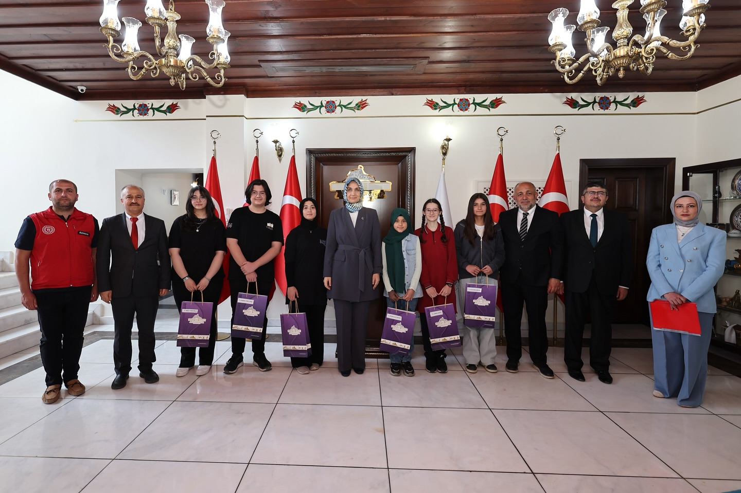 Vali Yiğitbaşı, Yarışmada Dereceye Giren Öğrencileri Kabul Etti