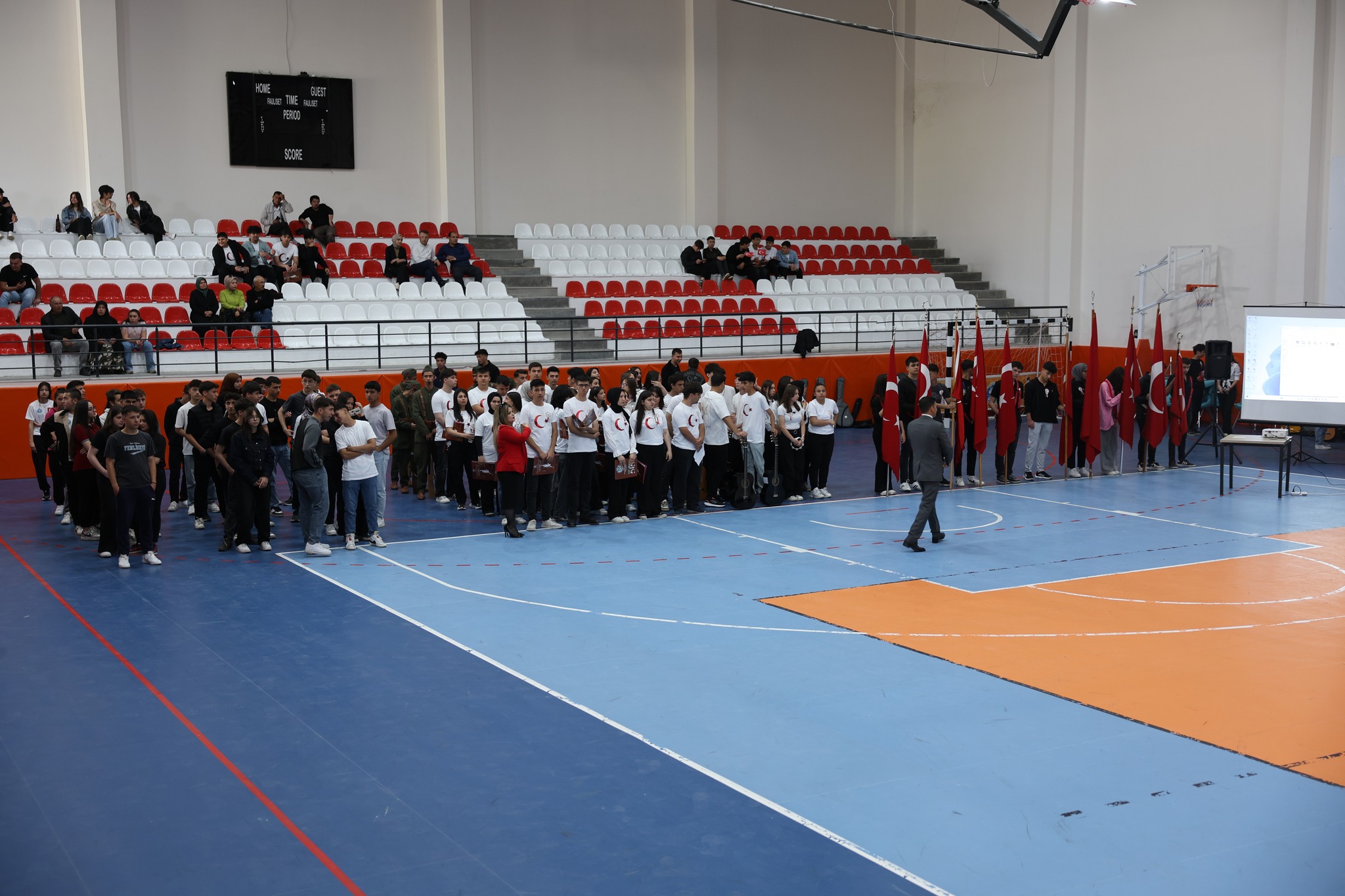 Sandıklı’da 19 Mayıs Coşkusu Vali Gökmen Çiçek Spor Kompleksi’nde Yaşandı