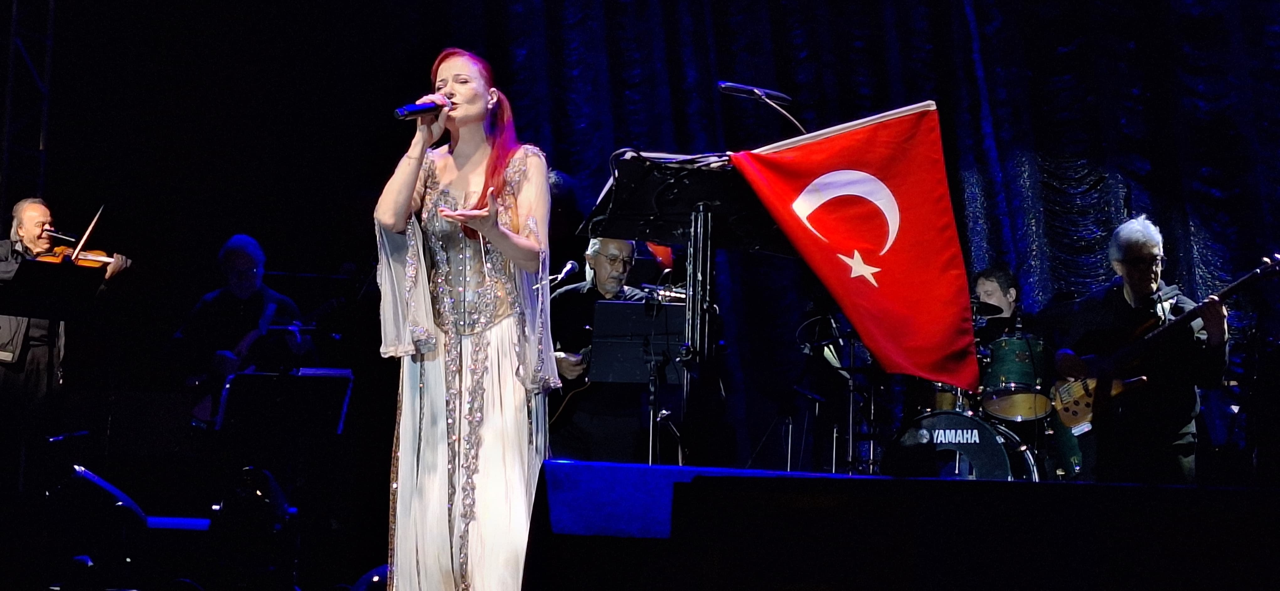 Candan Erçetin’den 19 Mayıs’a Özel Konser!