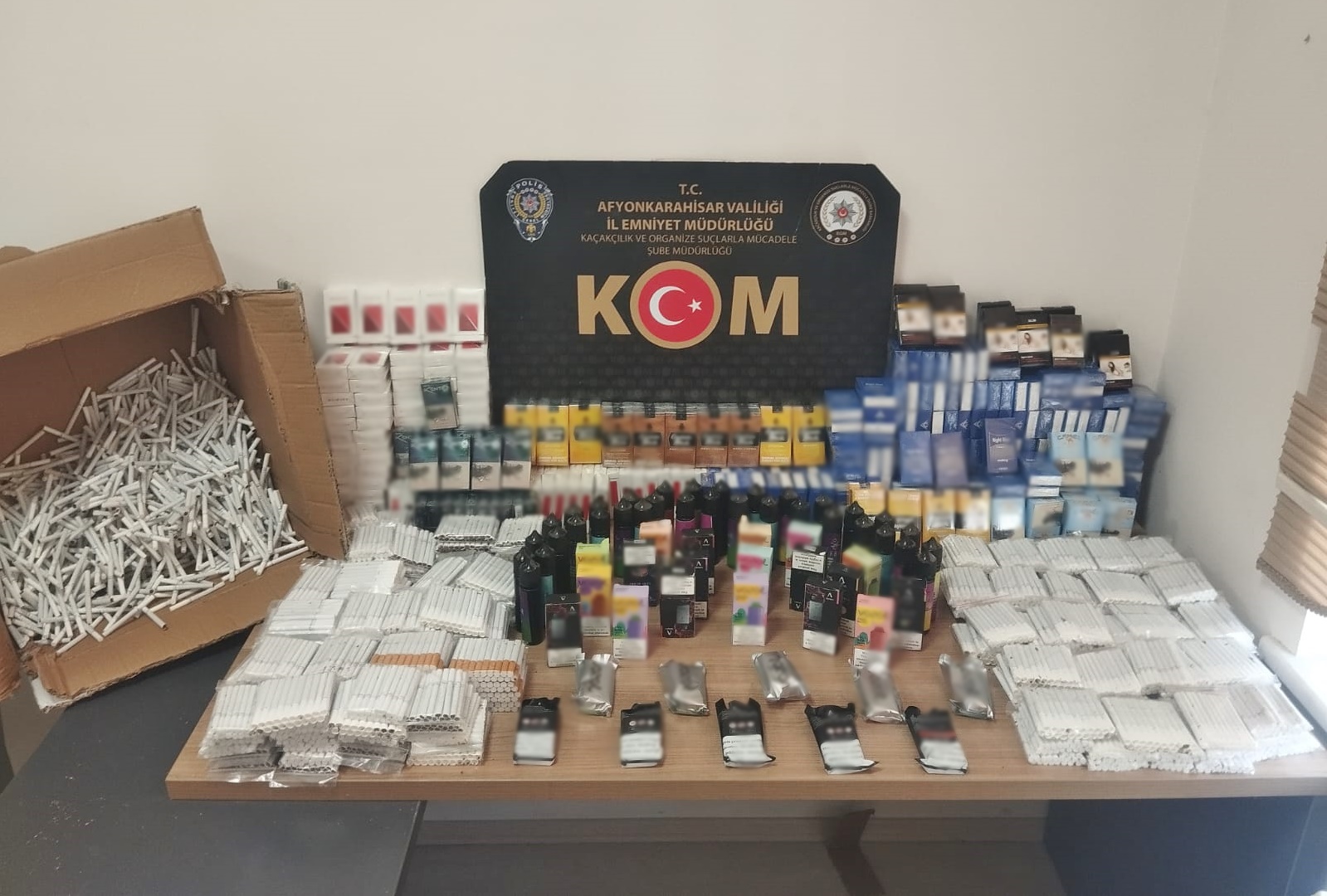 Afyon’da Çok Sayıda Kaçak Alkol, Makaron, Fişek Ele Geçirildi