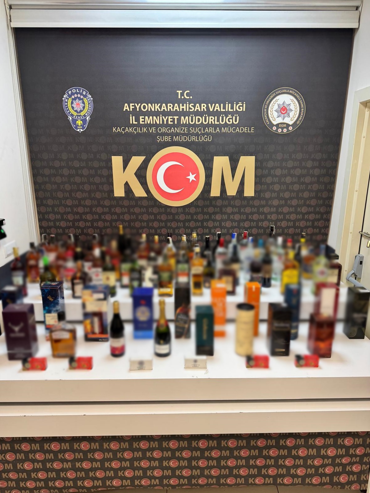 Afyon’da Çok Sayıda Kaçak Alkol, Makaron, Fişek Ele Geçirildi