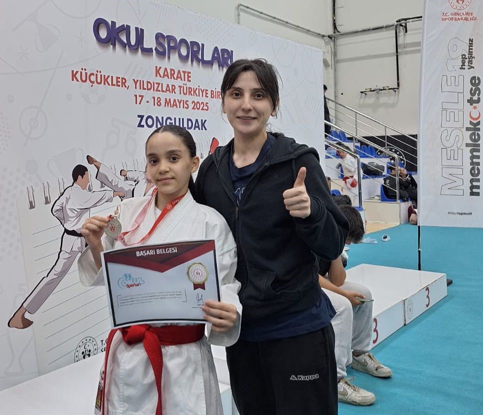 Afyonkarahisar’ın Gururu  Sarıgül, Türkiye Karate Şampiyonası’nda Gümüş Madalya Kazandı
