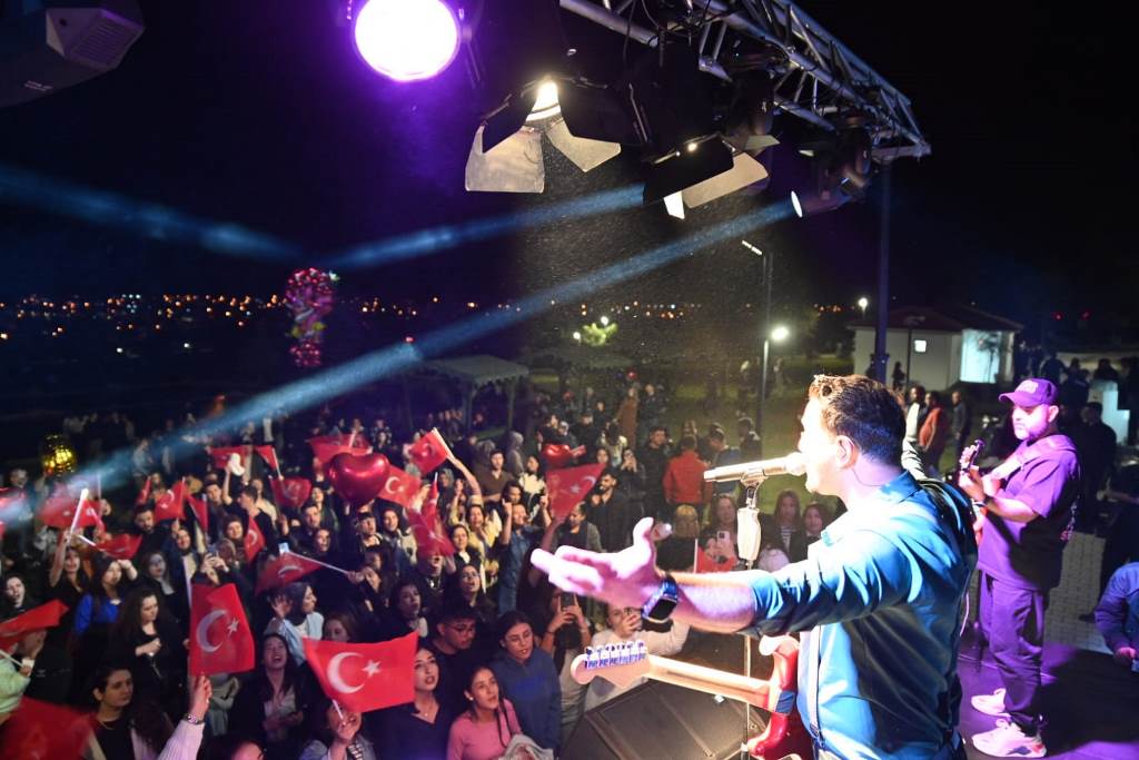 19 MAYIS GENÇLİK FESTİVALİ EMİRDAĞ’DA COŞKU DOLU ANLARA SAHNE OLDU