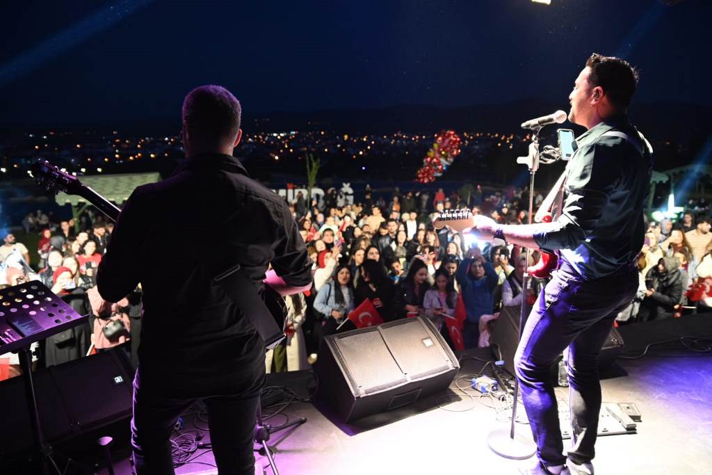 19 MAYIS GENÇLİK FESTİVALİ EMİRDAĞ’DA COŞKU DOLU ANLARA SAHNE OLDU