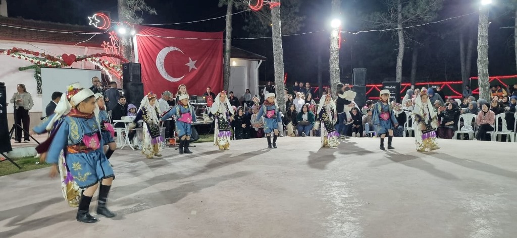 DÜZAĞAÇ’TA 19 MAYIS COŞKUSU DOLU DOLU KUTLANDI