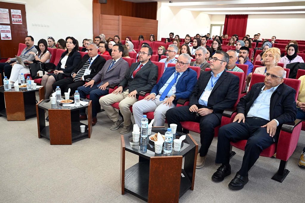 AKÜ’DE “KİMYA GÜNLERİ 2025” PANELİ GERÇEKLEŞTİRİLDİ