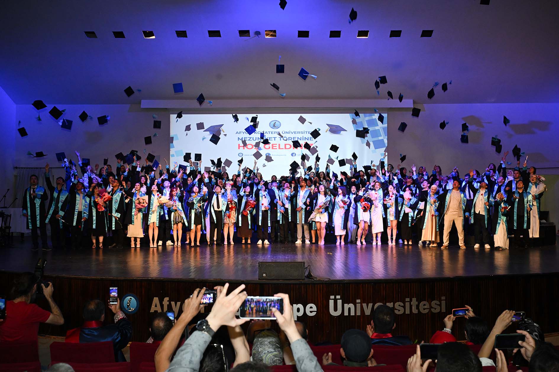 GELECEĞİN ÖĞRETMENLERİ MEZUN OLDU
