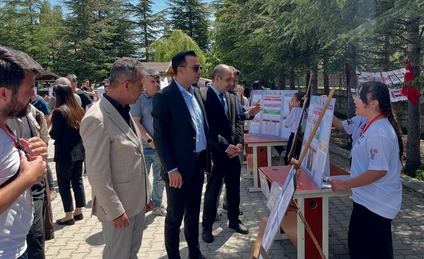 Kılıçarslan Kasabasında Bilim Şenliği: Öğrenciler Projeleriyle Göz Doldurdu