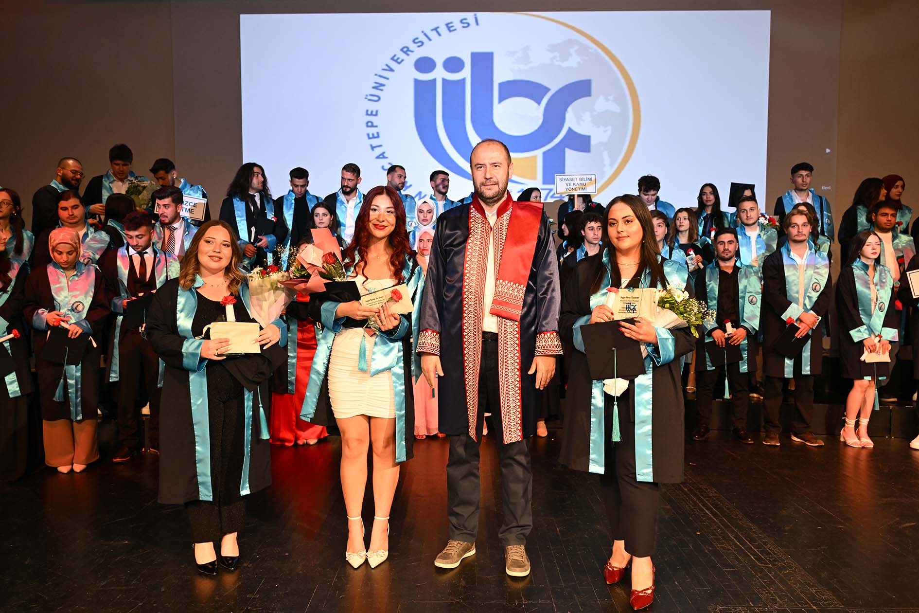 AKÜ İİBF’de Mezuniyet Coşkusu!