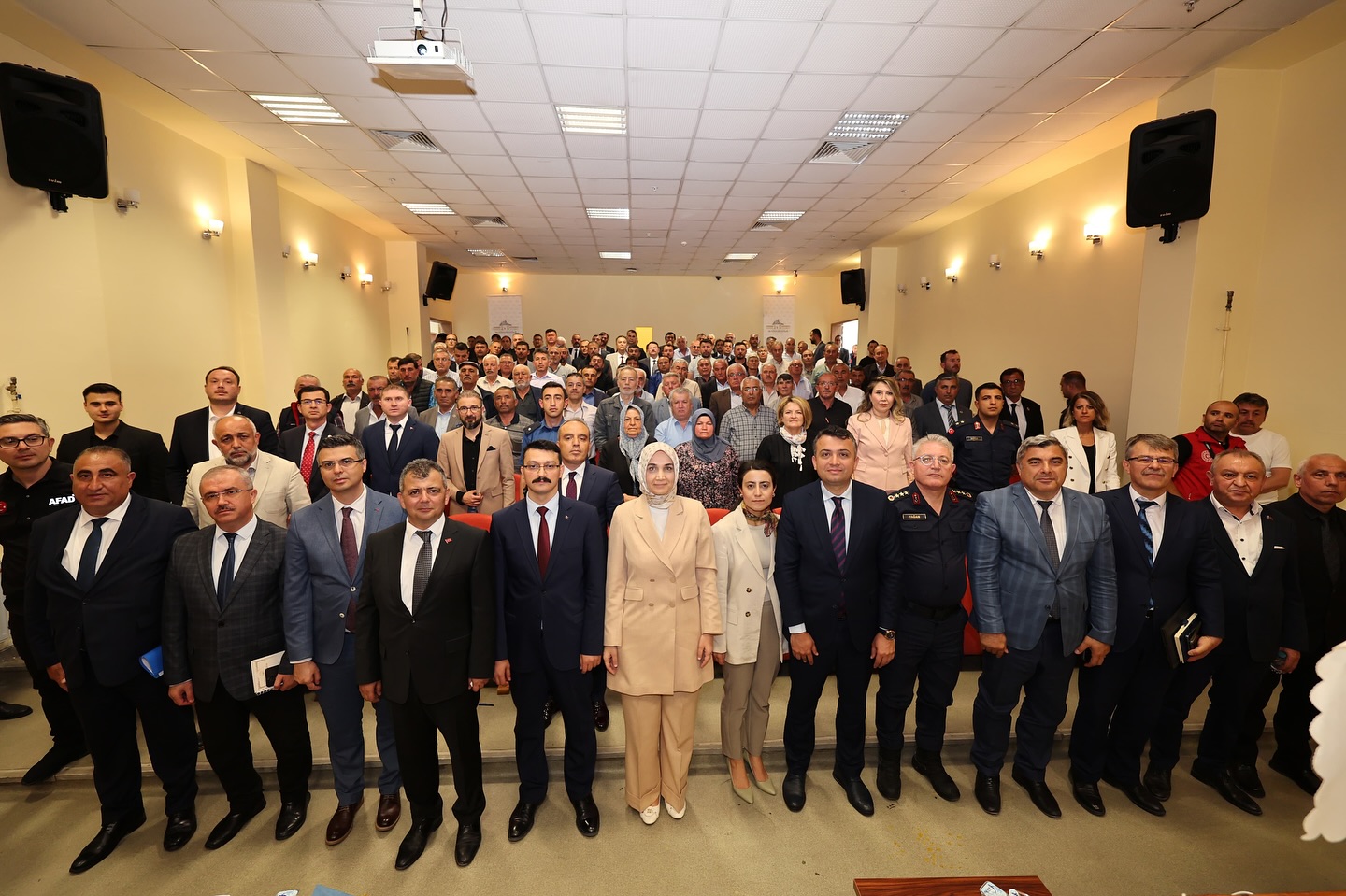 Vali Yiğitbaşı, Emirdağ’da Muhtarlarla Buluştu