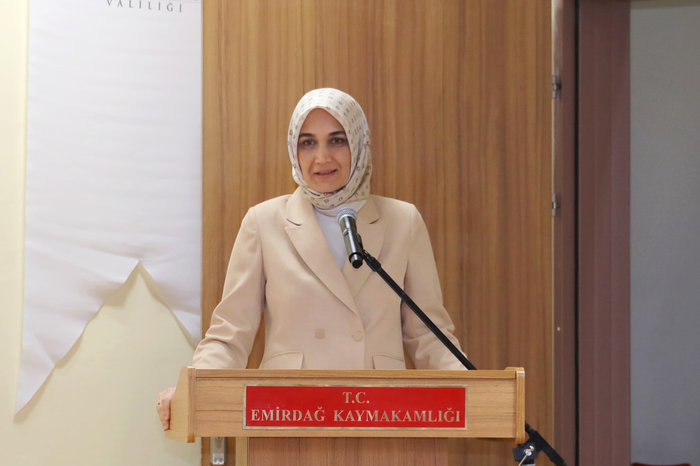 Vali Yiğitbaşı, Emirdağ’da Muhtarlarla Buluştu