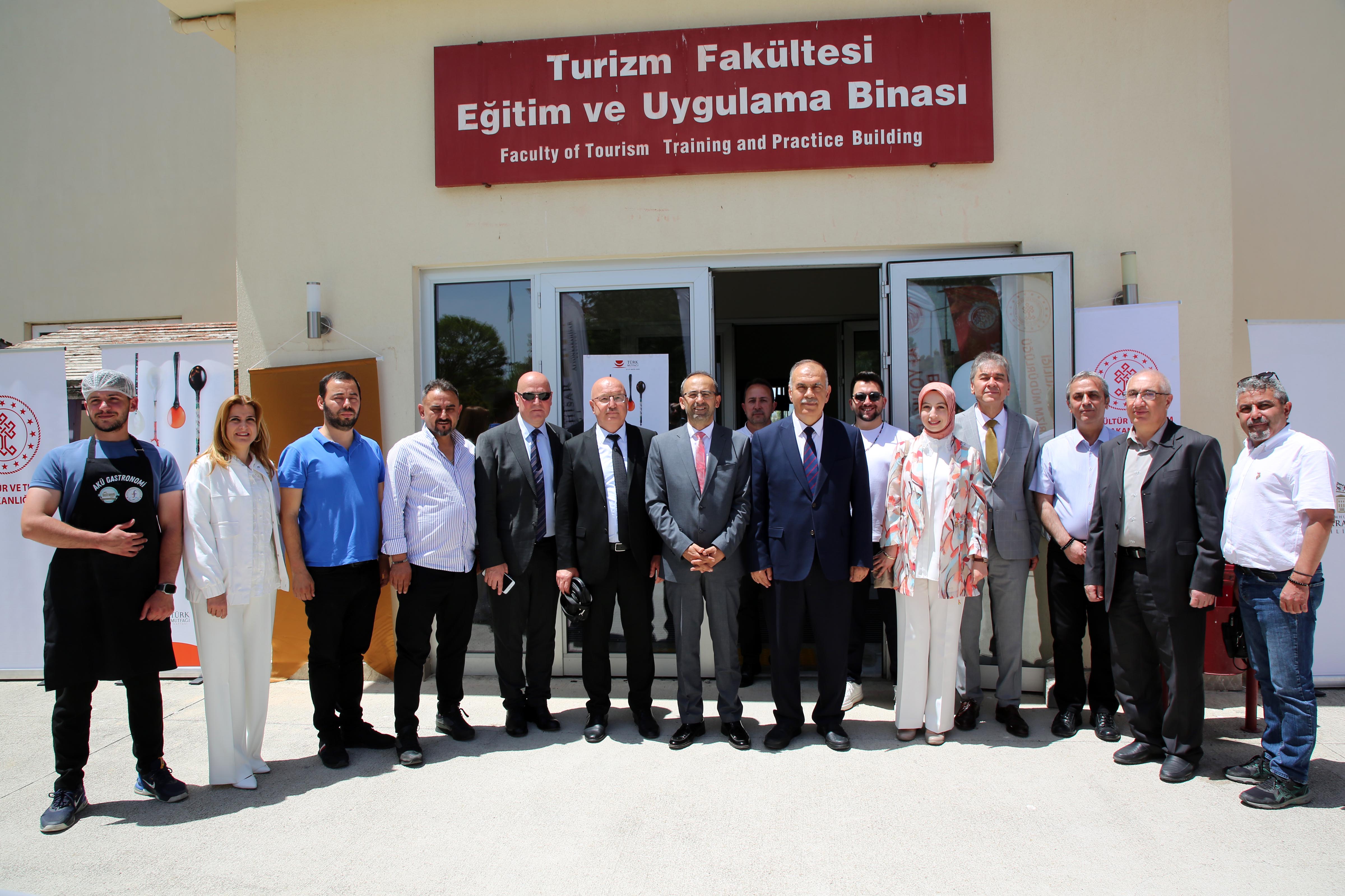 Akü’de Türk Mutfağı Haftası’na Sakala Çarpan’lı Başlangıç