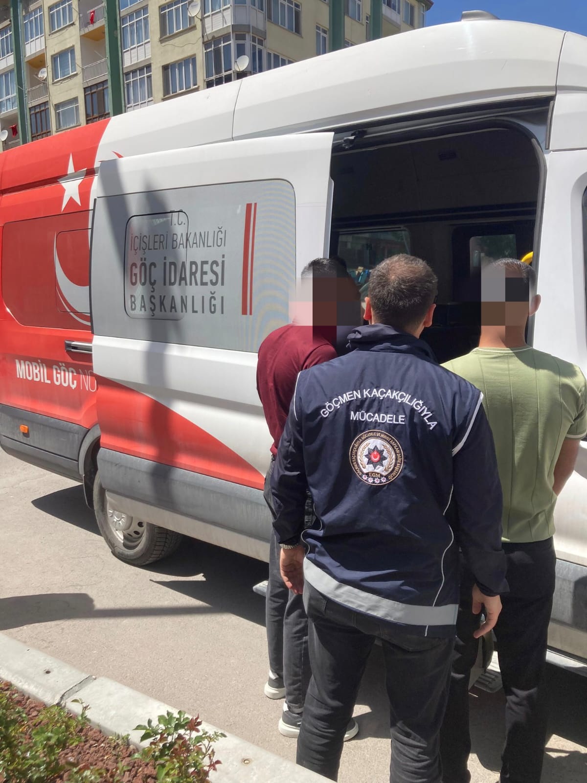 Afyon’da 6 Düzensiz Göçmen Sınır Dışı Edildi