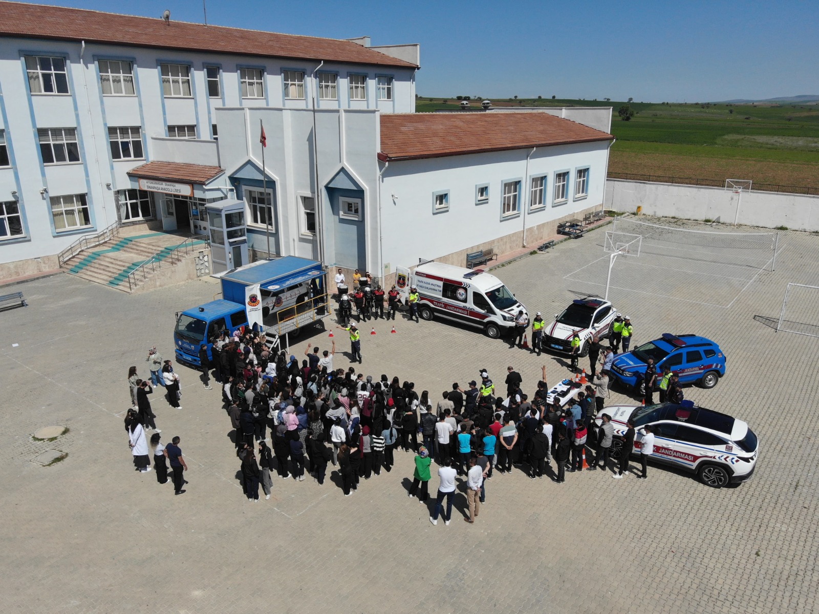 Jandarmadan 20 Öğrenciye Emniyet Kemeri Simülasyonu Eğitimi