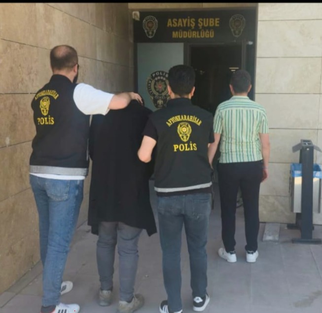 Yazar Kasadan 1000 TL Çaldı, "Lütfen Şikayetçi Olmayın" Notu Bıraktı!