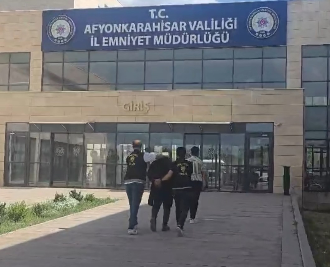 Yazar Kasadan 1000 TL Çaldı, "Lütfen Şikayetçi Olmayın" Notu Bıraktı!