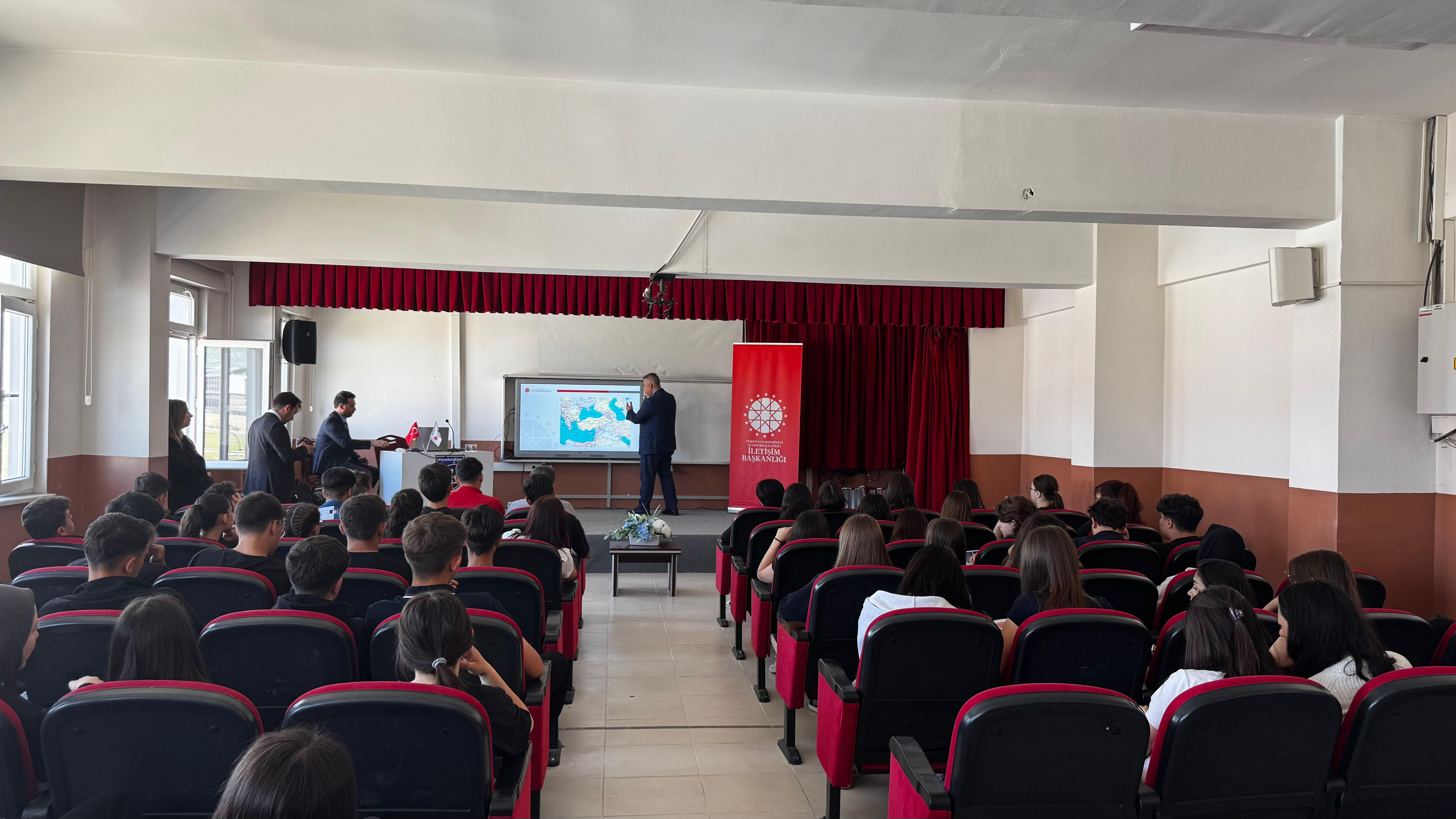 Afyonkarahisar'da Gençler Dezenformasyona Karşı Bilinçleniyor 