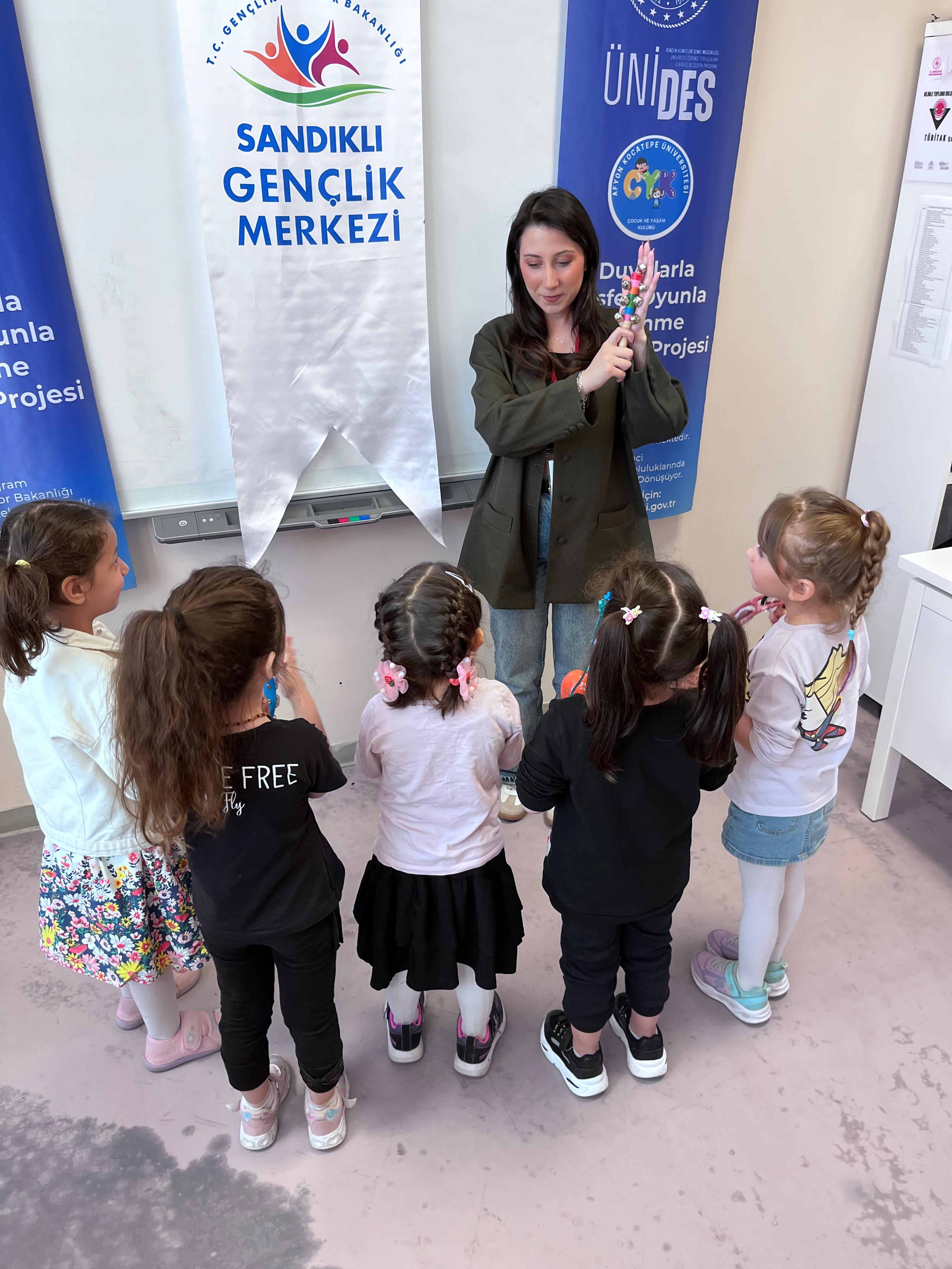 Sandıklı'da Miniklere Oyunla Öğrenme Desteği