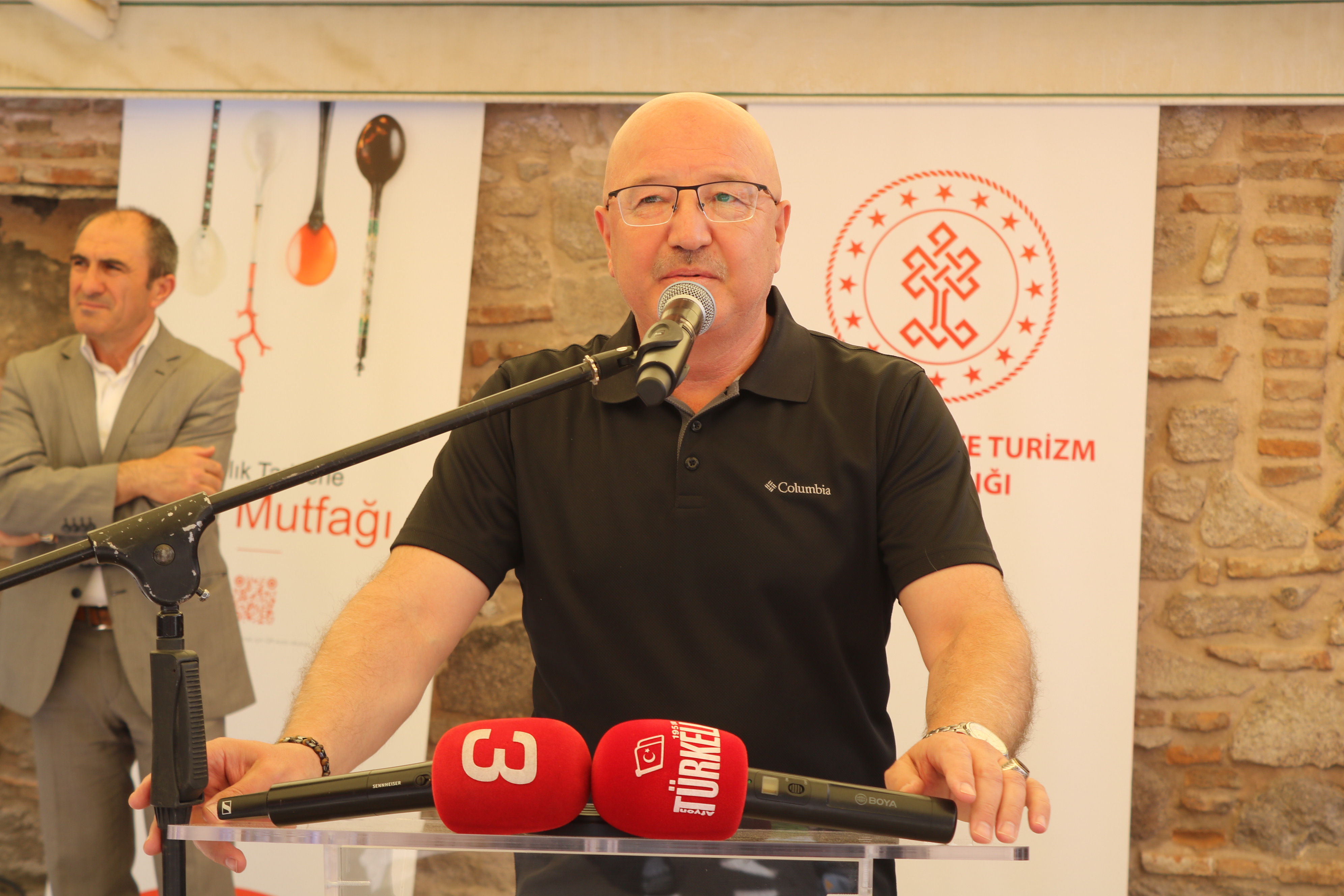 “Bizim mutfağımızda önce insan pişer”