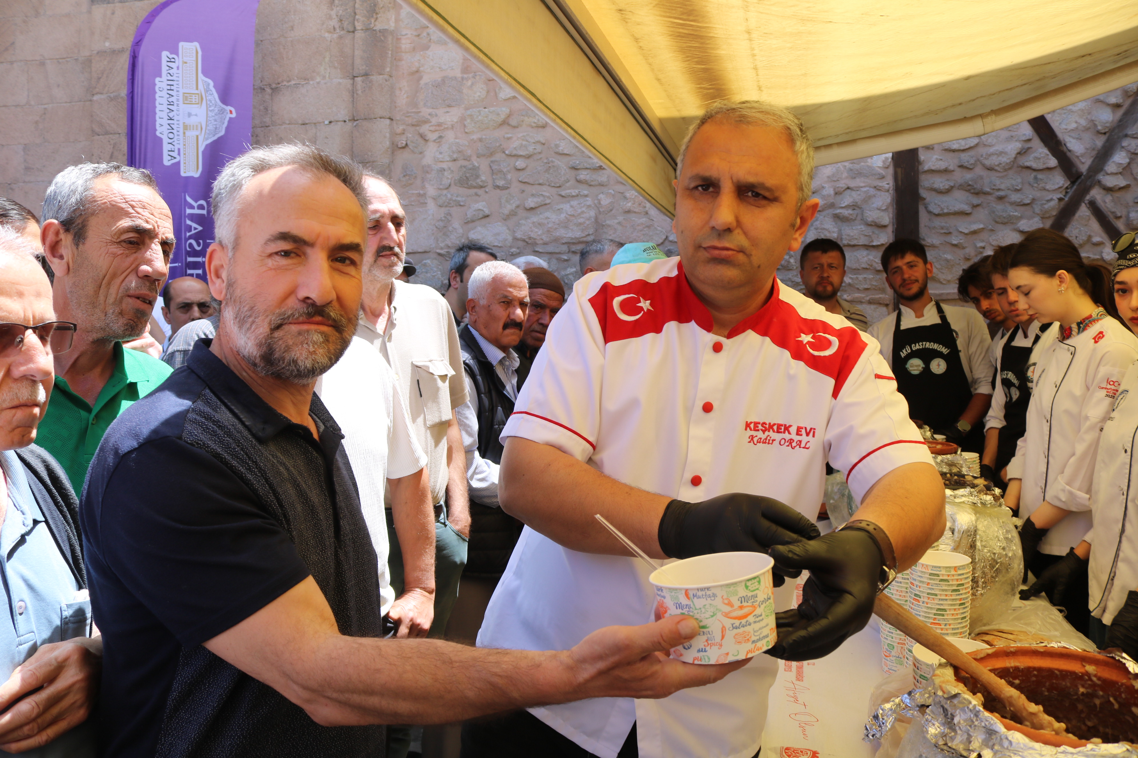 “Bizim mutfağımızda önce insan pişer”