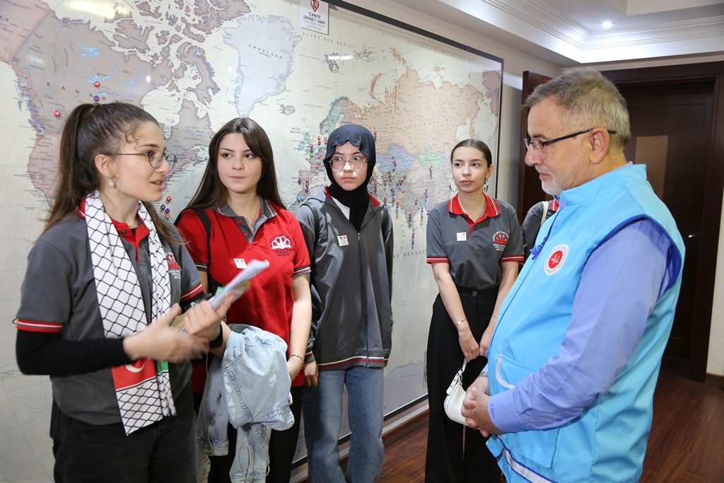 ÖĞRENCİLERDEN TDV ARACILIĞIYLA GAZZE'YE GÖNÜL MEKTUPLARI