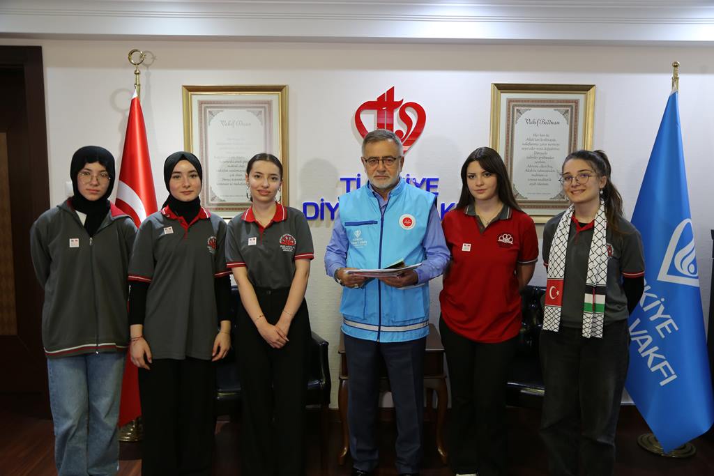ÖĞRENCİLERDEN TDV ARACILIĞIYLA GAZZE'YE GÖNÜL MEKTUPLARI