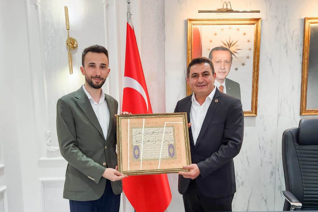 “GENÇLİĞİN ENERJİSİNİ SAHAYA YANSITIYORUZ”