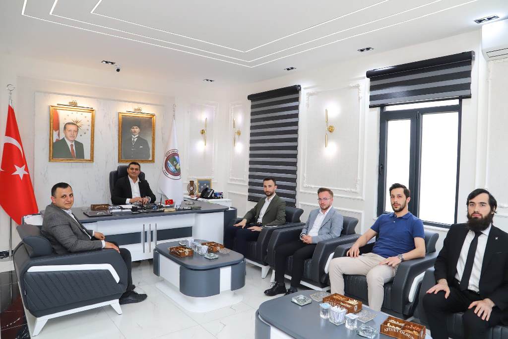 “GENÇLİĞİN ENERJİSİNİ SAHAYA YANSITIYORUZ”