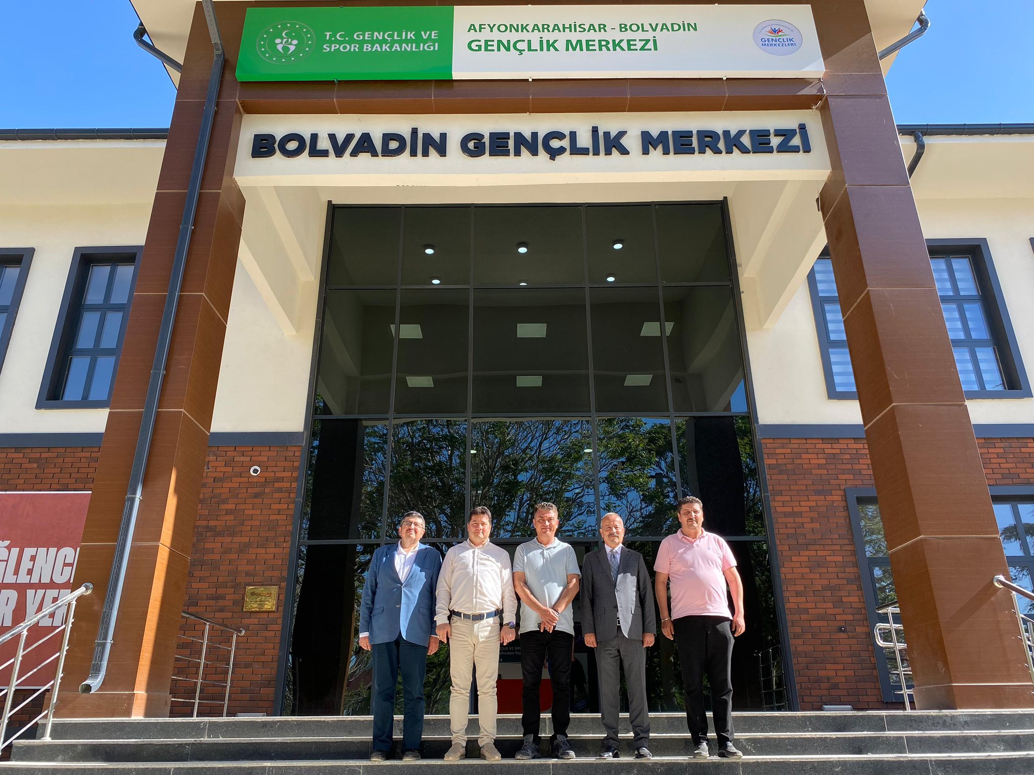 Bolvadin'in Genç Geleceğine Yatırım: İki Yeni Tesisle Gençlik Coşkusu Başlıyor!