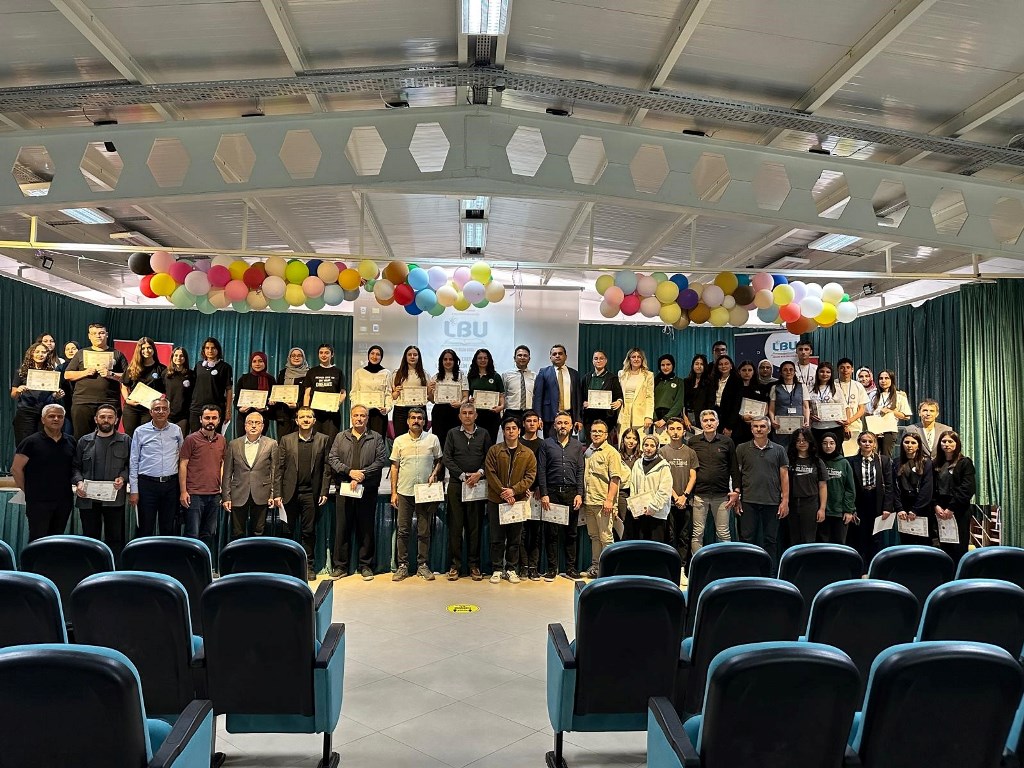 AFYONKARAHİSAR'DA GENÇLER BİLİMLE PARLADI
