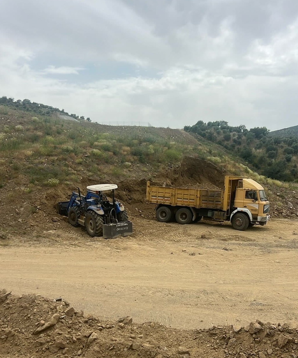 AYDIN'DA TOPRAK ALTINDA KALAN KEPÇE OPERATÖRÜ HAYATINI KAYBETTİ