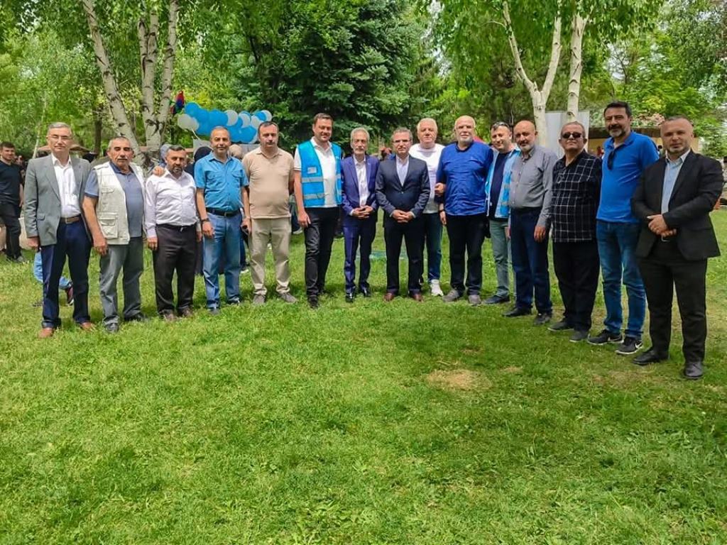 AK PARTİ’DEN YETİM ÇOCUKLARA BAHAR DESTEĞİ