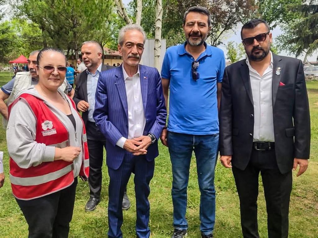 AK PARTİ’DEN YETİM ÇOCUKLARA BAHAR DESTEĞİ
